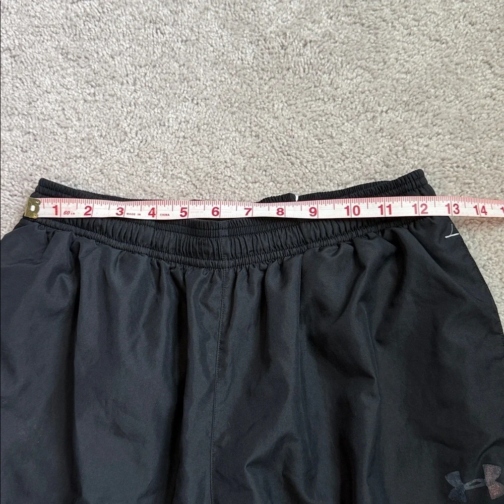 Women’s Underarmour loose fit mesh lined black/white athletic pants size M